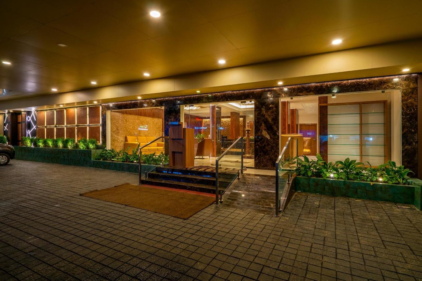 Hotel Malika Residency Ettumanoor Exterior foto